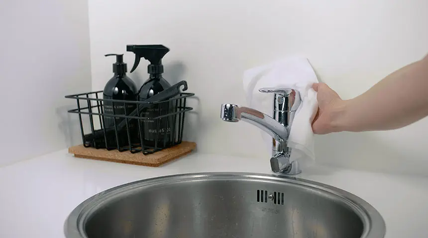 Video: Kitchen faucet cleaning, 